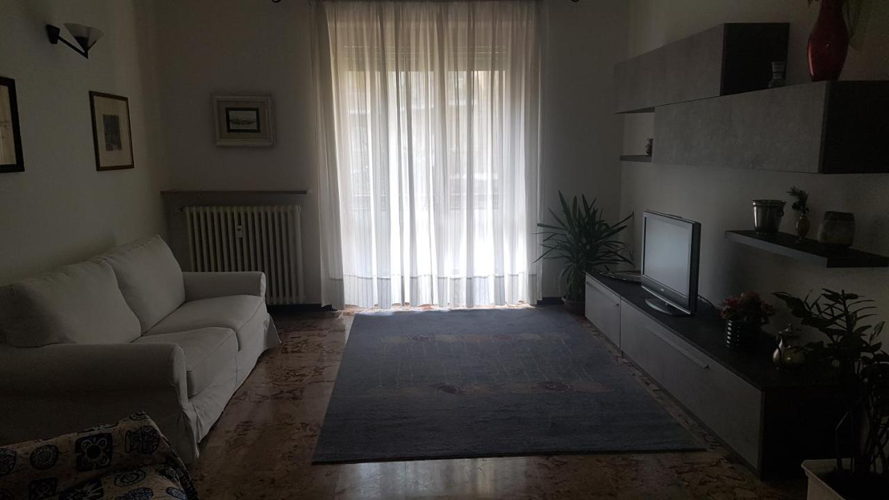 Casa Del Tennis Івреа Екстер'єр фото